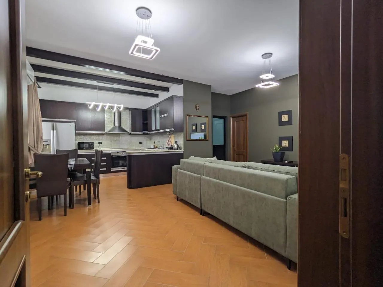 Villa Classic Villa-Spacious City Center Free Parking Tiran