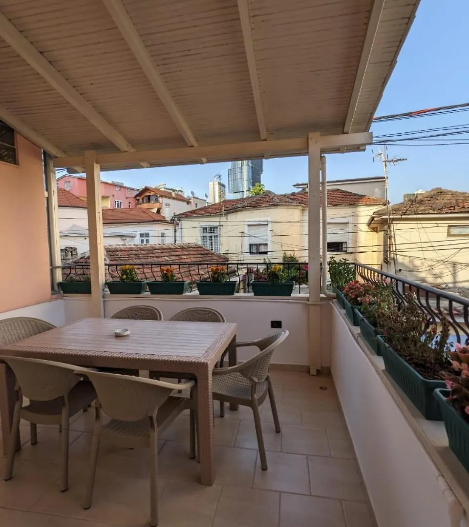 Classic Villa-Spacious City Center Free Parking Tiran