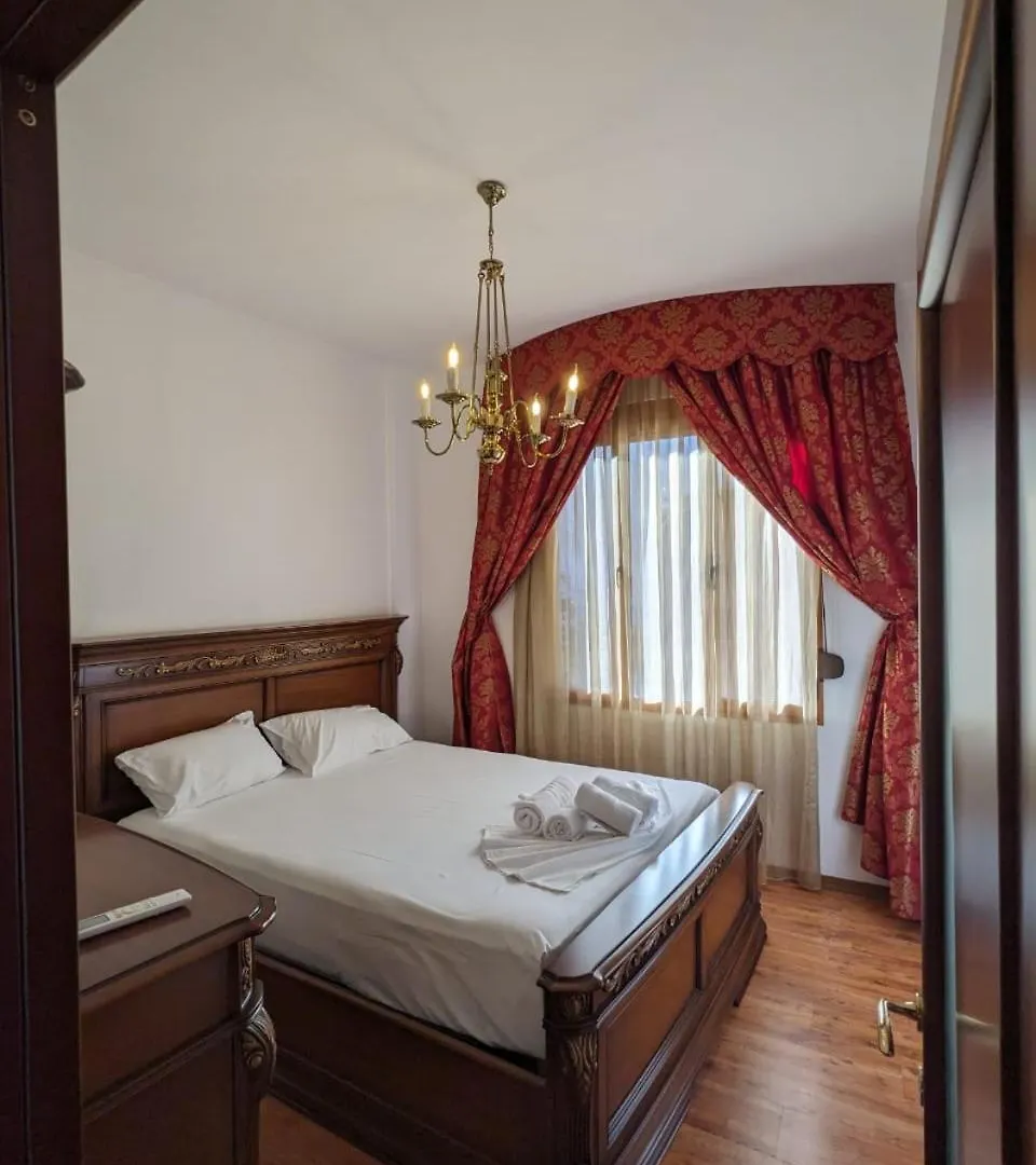 Villa Classic Villa-Spacious City Center Free Parking Tiran
