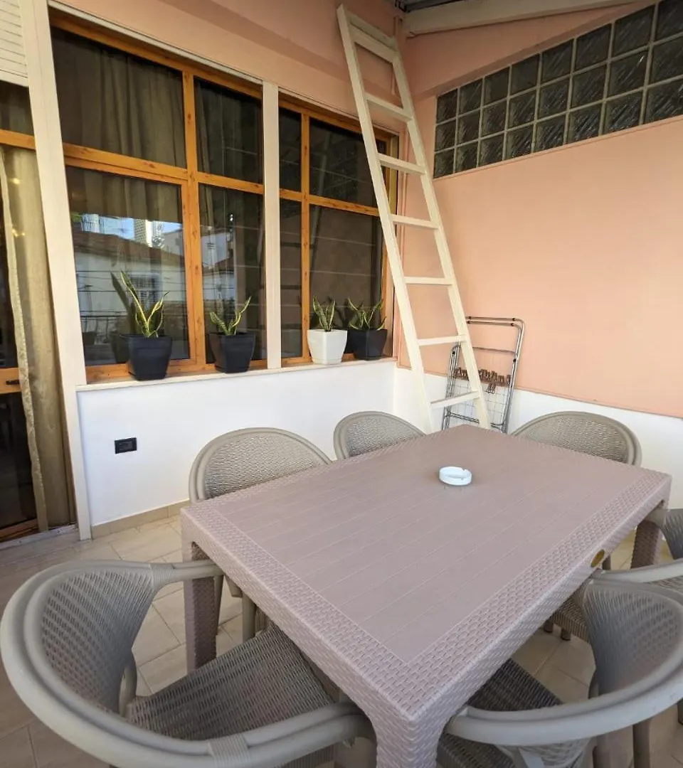 Classic Villa-Spacious City Center Free Parking Tiran Villa