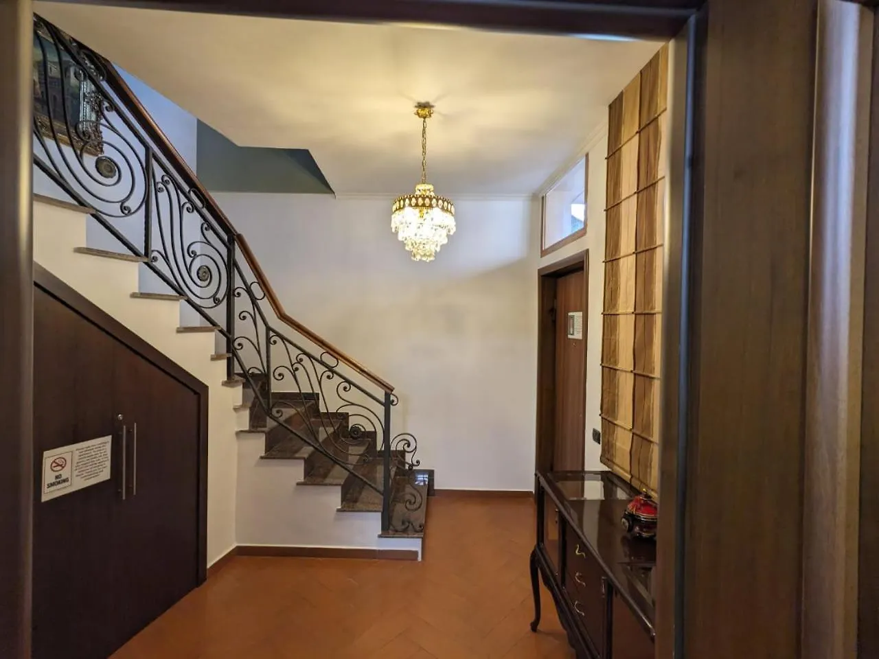 Classic Villa-Spacious City Center Free Parking Tiran 0*,