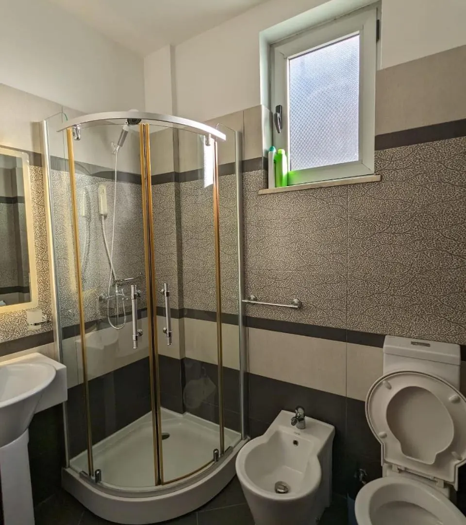 Classic Villa-Spacious City Center Free Parking Tiran