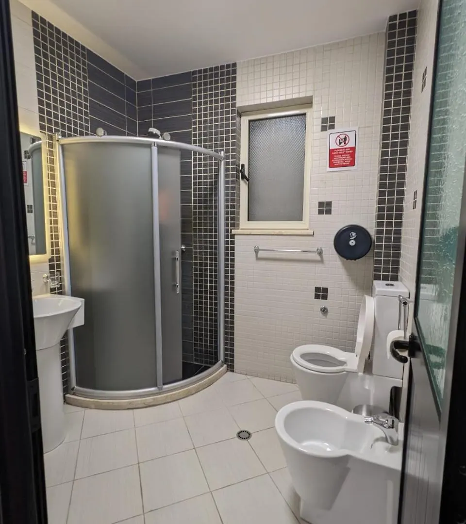 Classic Villa-Spacious City Center Free Parking Tiran